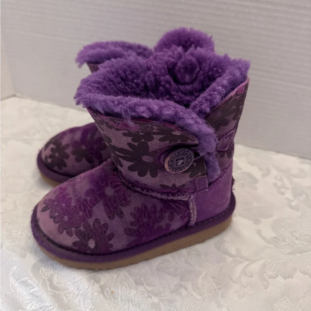 Ugg Bailey Button Boots‎ Purple Flower Kids Size 9 Cozy Comfort